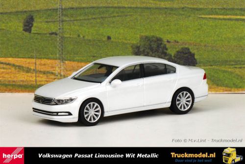 Herpa 038416-002 Volkswagen Passat Limousine wit metallic